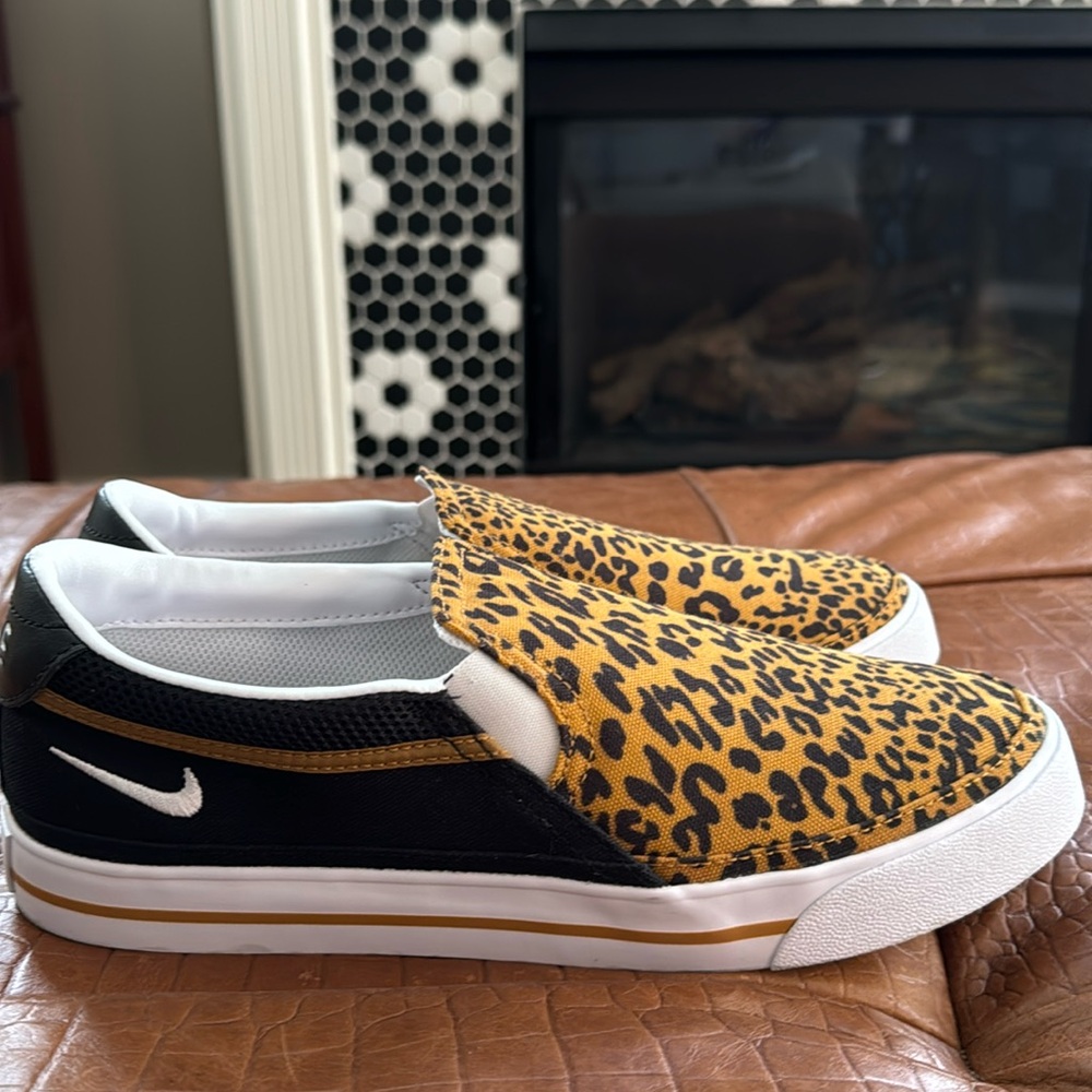 Nike leopard loafer in size 9.5 women’s